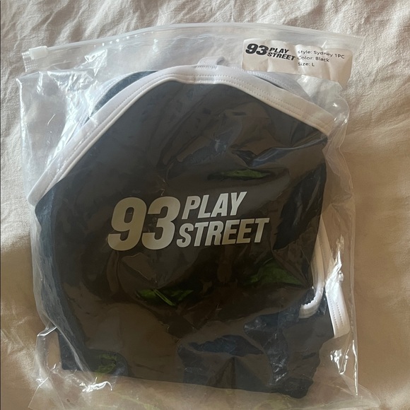 Onepiece Black Sweetheart Mask - Picture 1 of 3